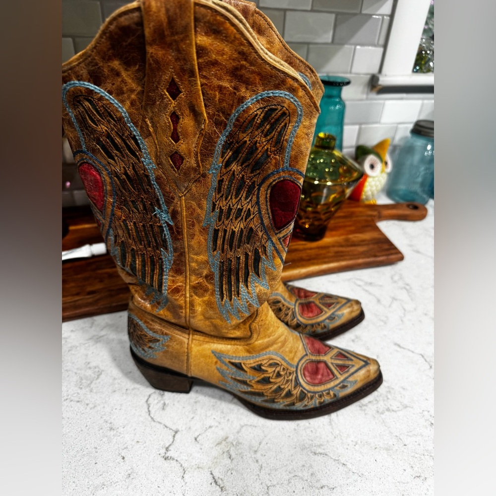 Corral Tan and Red Heart & Winged Embroidered Boots - Picture 2 of 6